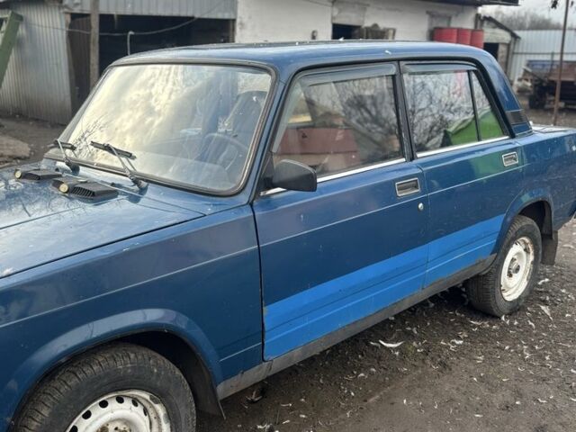 Синий ВАЗ 2107, объемом двигателя 1.5 л и пробегом 86 тыс. км за 710 $, фото 2 на Automoto.ua