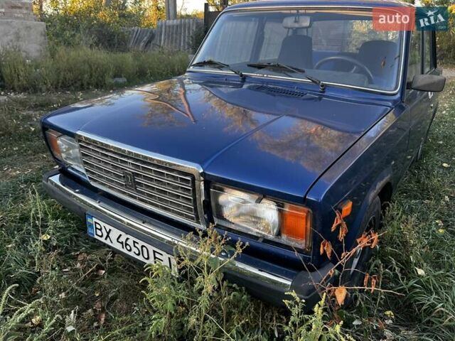 Синий ВАЗ 2107, объемом двигателя 1.45 л и пробегом 180 тыс. км за 1200 $, фото 2 на Automoto.ua