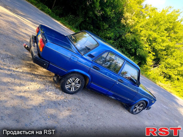 Синий ВАЗ 2107, объемом двигателя 1.5 л и пробегом 65 тыс. км за 1200 $, фото 3 на Automoto.ua