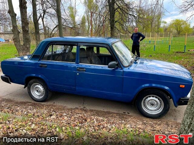 Синий ВАЗ 2107, объемом двигателя 1.5 л и пробегом 200 тыс. км за 1550 $, фото 2 на Automoto.ua
