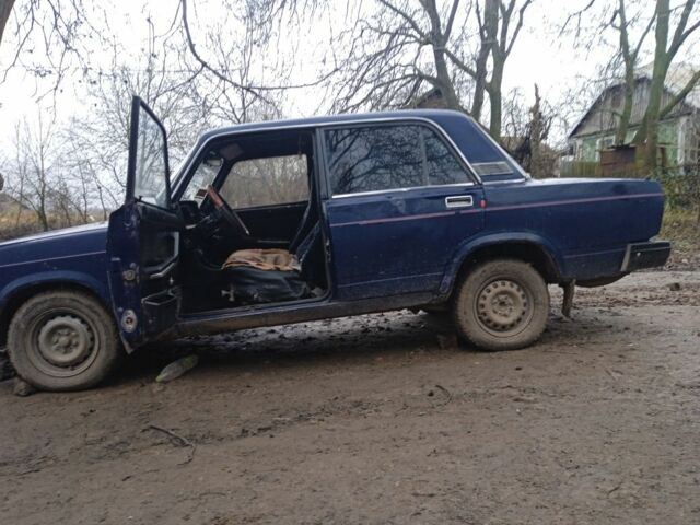 Синий ВАЗ 2107, объемом двигателя 7 л и пробегом 100 тыс. км за 350 $, фото 2 на Automoto.ua