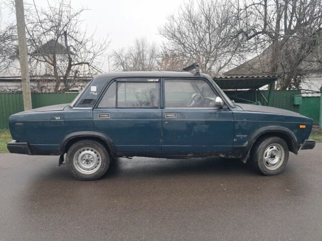 Зеленый ВАЗ 2107, объемом двигателя 1.5 л и пробегом 500 тыс. км за 355 $, фото 4 на Automoto.ua