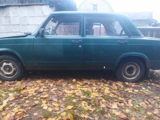 Зеленый ВАЗ 2107, объемом двигателя 1 л и пробегом 400 тыс. км за 450 $, фото 2 на Automoto.ua