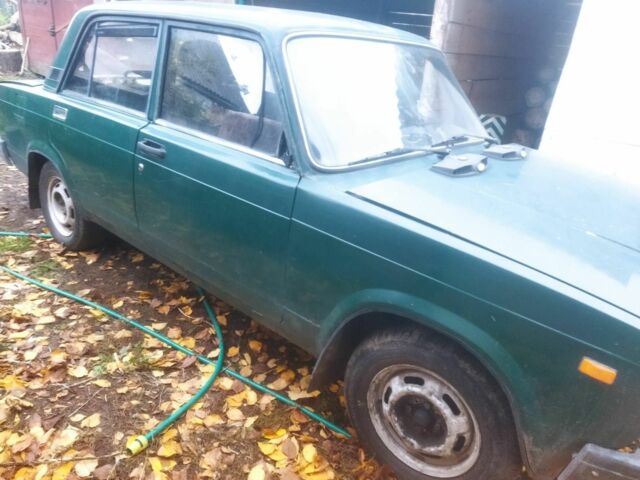 Зеленый ВАЗ 2107, объемом двигателя 1 л и пробегом 400 тыс. км за 450 $, фото 1 на Automoto.ua