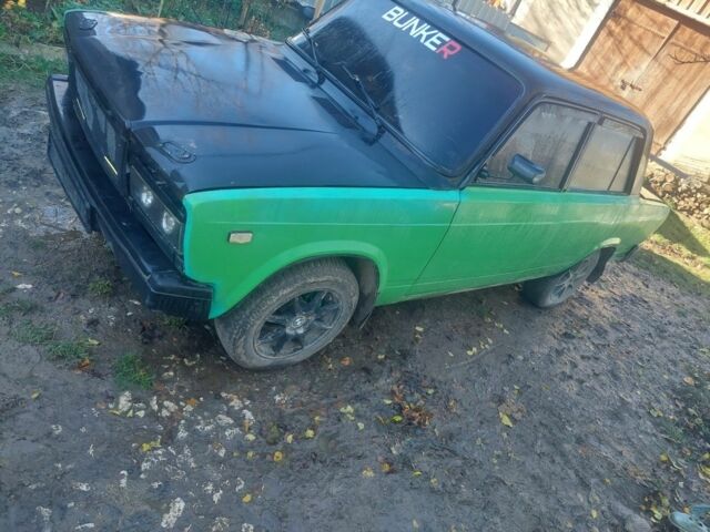 Зеленый ВАЗ 2107, объемом двигателя 1.5 л и пробегом 8 тыс. км за 2100 $, фото 1 на Automoto.ua