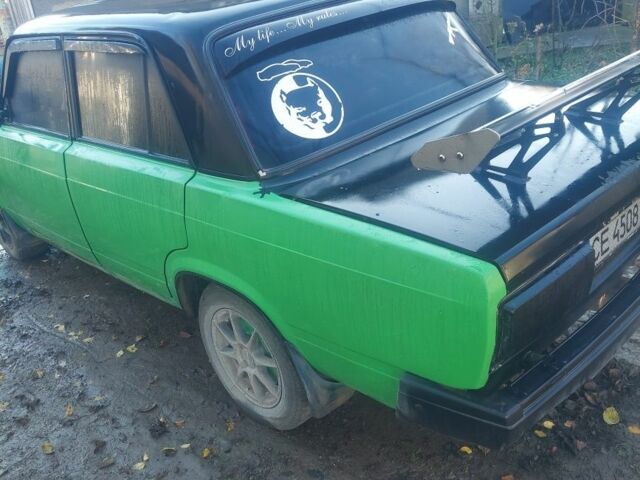 Зеленый ВАЗ 2107, объемом двигателя 1.5 л и пробегом 8 тыс. км за 2100 $, фото 3 на Automoto.ua