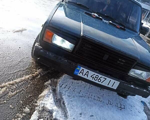 Зеленый ВАЗ 2107, объемом двигателя 1.5 л и пробегом 650 тыс. км за 1300 $, фото 4 на Automoto.ua