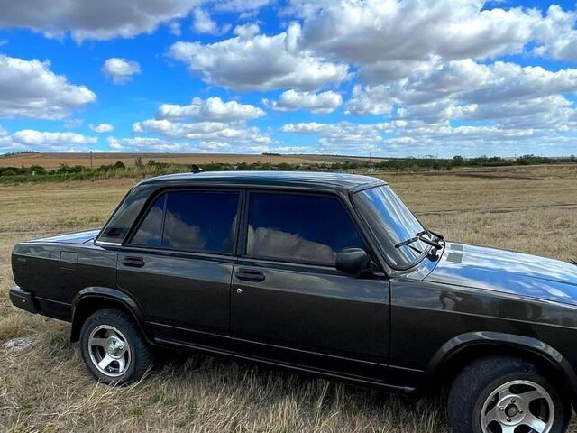 Зеленый ВАЗ 2107, объемом двигателя 1.5 л и пробегом 0 тыс. км за 1500 $, фото 3 на Automoto.ua