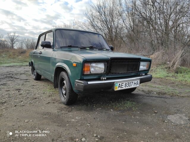 Зеленый ВАЗ 2107, объемом двигателя 1.5 л и пробегом 380 тыс. км за 898 $, фото 2 на Automoto.ua