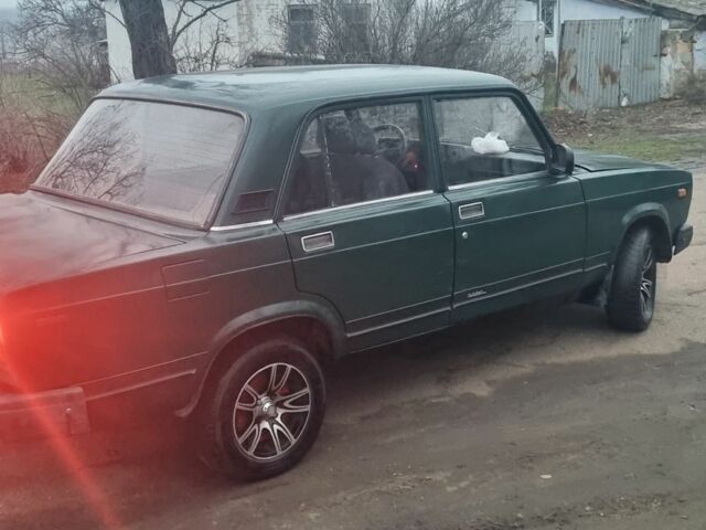 Зеленый ВАЗ 2107, объемом двигателя 1.5 л и пробегом 170 тыс. км за 950 $, фото 2 на Automoto.ua
