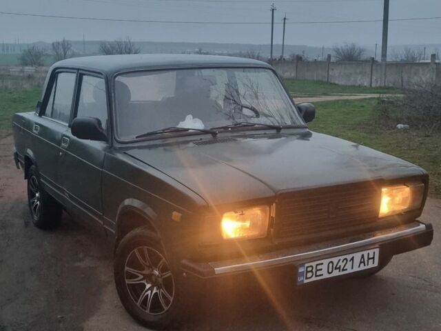 Зеленый ВАЗ 2107, объемом двигателя 1.5 л и пробегом 170 тыс. км за 950 $, фото 3 на Automoto.ua