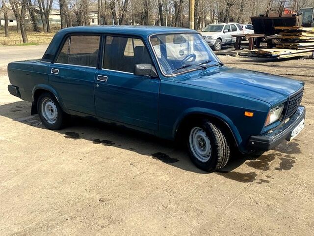 Зеленый ВАЗ 2107, объемом двигателя 16 л и пробегом 0 тыс. км за 900 $, фото 3 на Automoto.ua