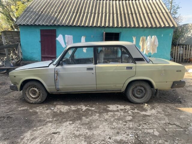 ВАЗ 2107 2001 в Изюме на Automoto.ua Зеленый ВАЗ 2107, объемом двигателя 0 л и пробегом 1 тыс. км за 700 $, фото 1 на Automoto.ua