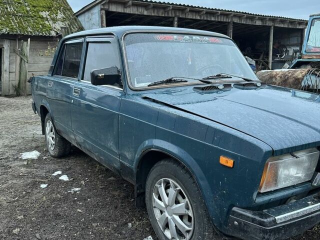 Зеленый ВАЗ 2107, объемом двигателя 1.3 л и пробегом 100 тыс. км за 700 $, фото 1 на Automoto.ua