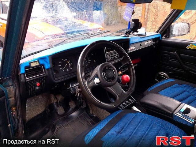 Зеленый ВАЗ 2107, объемом двигателя 1.5 л и пробегом 80 тыс. км за 1200 $, фото 2 на Automoto.ua