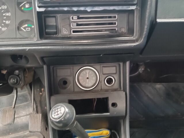 Зеленый ВАЗ 2107, объемом двигателя 1.5 л и пробегом 57 тыс. км за 1000 $, фото 2 на Automoto.ua