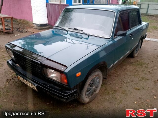 Зеленый ВАЗ 2107, объемом двигателя 1.5 л и пробегом 200 тыс. км за 1000 $, фото 1 на Automoto.ua