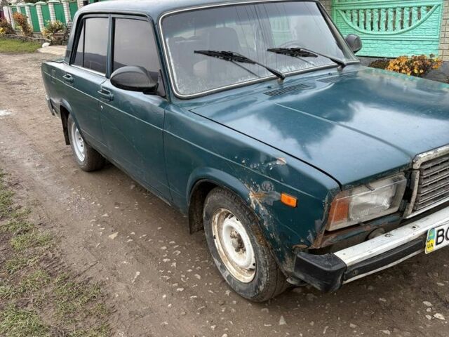 Зеленый ВАЗ 2107, объемом двигателя 1.5 л и пробегом 100 тыс. км за 900 $, фото 2 на Automoto.ua
