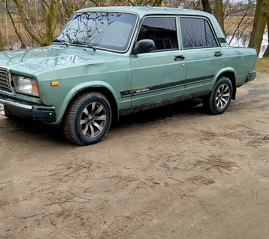 Зеленый ВАЗ 2107, объемом двигателя 1.5 л и пробегом 120 тыс. км за 1600 $, фото 2 на Automoto.ua