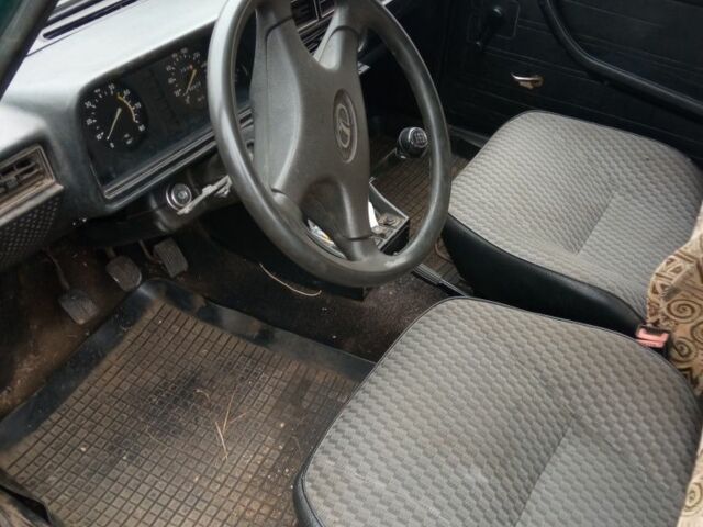 Зеленый ВАЗ 2107, объемом двигателя 1.5 л и пробегом 360 тыс. км за 639 $, фото 5 на Automoto.ua