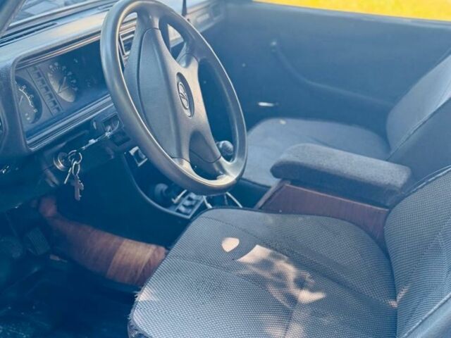 Зеленый ВАЗ 2107, объемом двигателя 1.5 л и пробегом 200 тыс. км за 450 $, фото 4 на Automoto.ua