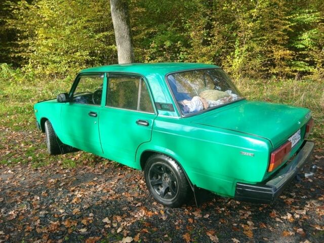 Зеленый ВАЗ 2107, объемом двигателя 1.6 л и пробегом 100 тыс. км за 1000 $, фото 2 на Automoto.ua