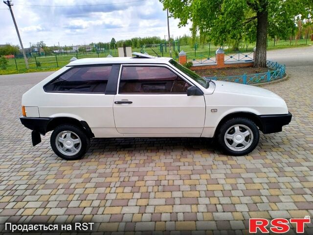 Белый ВАЗ 2108, объемом двигателя 1.3 л и пробегом 200 тыс. км за 1350 $, фото 3 на Automoto.ua