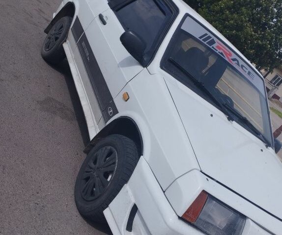 Белый ВАЗ 2108, объемом двигателя 0 л и пробегом 200 тыс. км за 1100 $, фото 2 на Automoto.ua