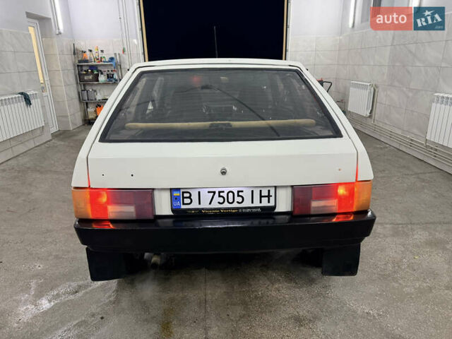 Белый ВАЗ 2108, объемом двигателя 1.29 л и пробегом 200 тыс. км за 1350 $, фото 4 на Automoto.ua