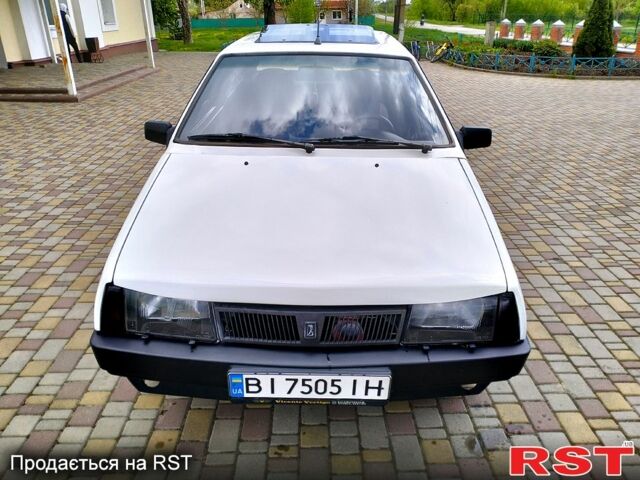 Белый ВАЗ 2108, объемом двигателя 1.3 л и пробегом 200 тыс. км за 1350 $, фото 1 на Automoto.ua