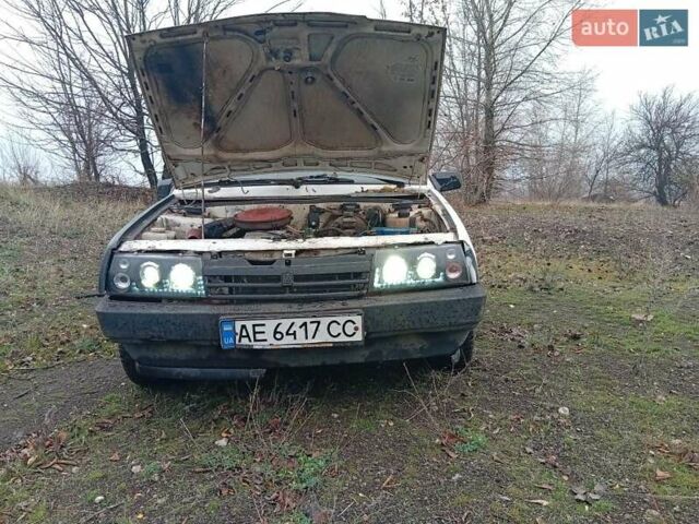 Белый ВАЗ 2108, объемом двигателя 1.3 л и пробегом 300 тыс. км за 595 $, фото 3 на Automoto.ua