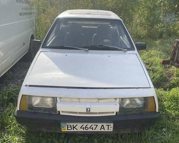 Белый ВАЗ 2108, объемом двигателя 1.3 л и пробегом 777 тыс. км за 600 $, фото 6 на Automoto.ua