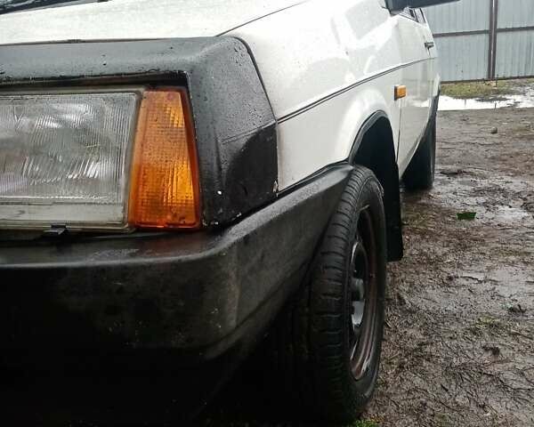 Белый ВАЗ 2108, объемом двигателя 1.3 л и пробегом 84 тыс. км за 1302 $, фото 2 на Automoto.ua