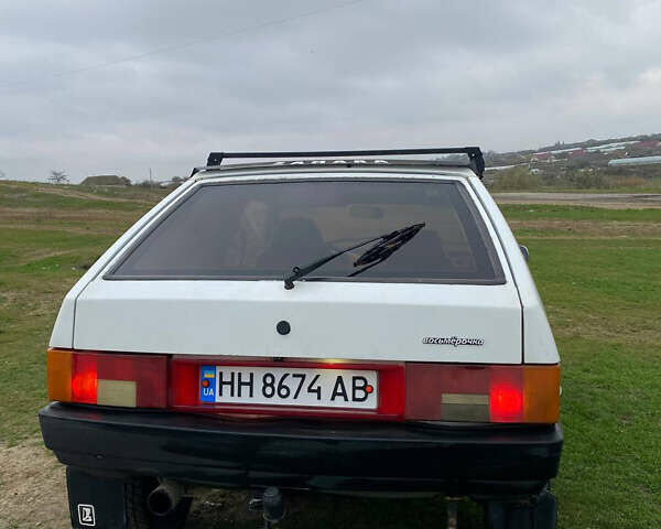 Белый ВАЗ 2108, объемом двигателя 1.3 л и пробегом 100 тыс. км за 900 $, фото 2 на Automoto.ua