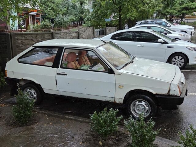 Белый ВАЗ 2108, объемом двигателя 1.3 л и пробегом 130 тыс. км за 603 $, фото 3 на Automoto.ua