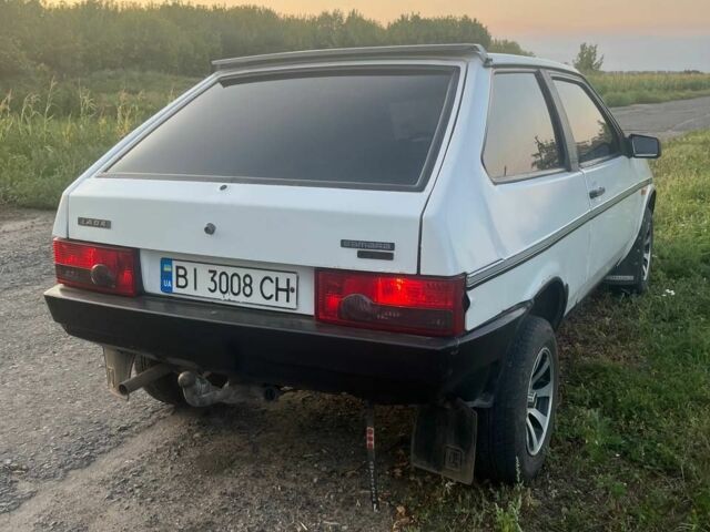 Белый ВАЗ 2108, объемом двигателя 1.3 л и пробегом 170 тыс. км за 950 $, фото 3 на Automoto.ua
