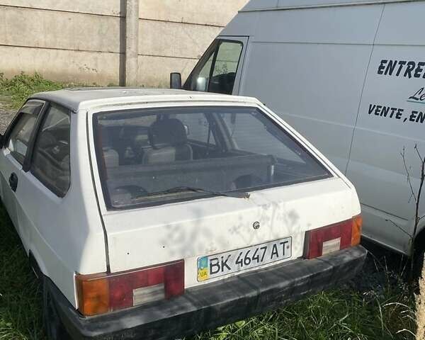 Белый ВАЗ 2108, объемом двигателя 1.3 л и пробегом 777 тыс. км за 600 $, фото 1 на Automoto.ua