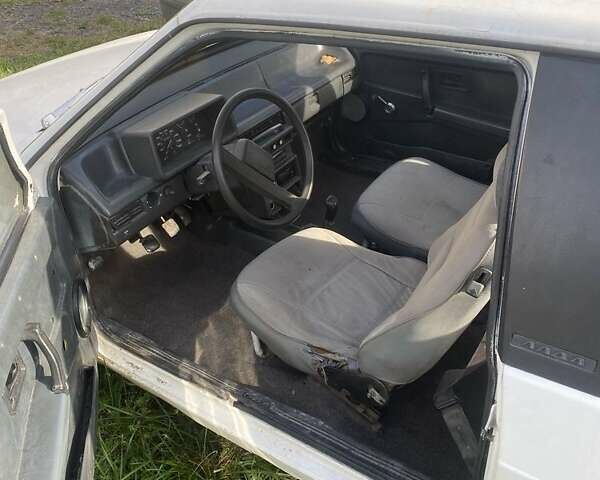 Белый ВАЗ 2108, объемом двигателя 1.3 л и пробегом 777 тыс. км за 400 $, фото 2 на Automoto.ua