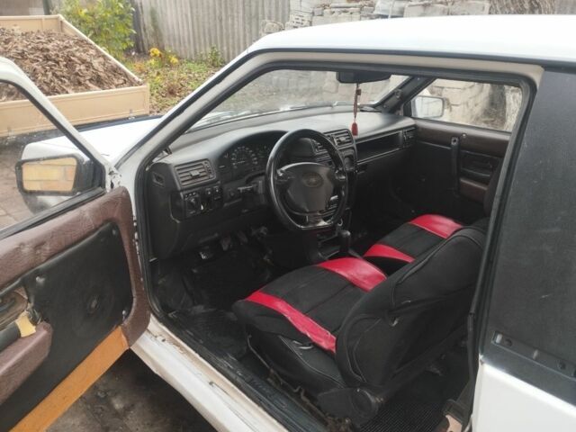 Белый ВАЗ 2108, объемом двигателя 1.3 л и пробегом 90 тыс. км за 476 $, фото 4 на Automoto.ua