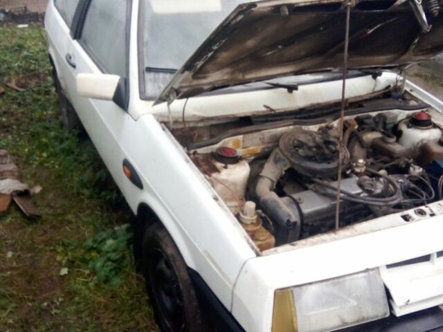 Белый ВАЗ 2108, объемом двигателя 1.3 л и пробегом 40 тыс. км за 591 $, фото 3 на Automoto.ua