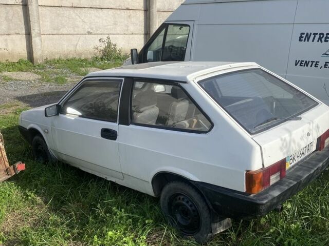 Белый ВАЗ 2108, объемом двигателя 1.3 л и пробегом 777 тыс. км за 400 $, фото 1 на Automoto.ua