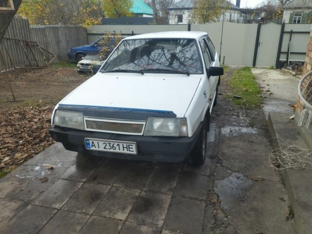 Белый ВАЗ 2108, объемом двигателя 1.3 л и пробегом 90 тыс. км за 476 $, фото 2 на Automoto.ua