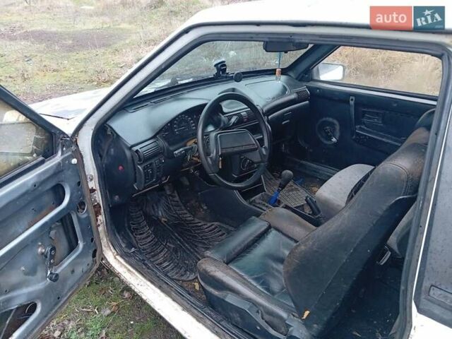 Белый ВАЗ 2108, объемом двигателя 1.3 л и пробегом 300 тыс. км за 595 $, фото 6 на Automoto.ua