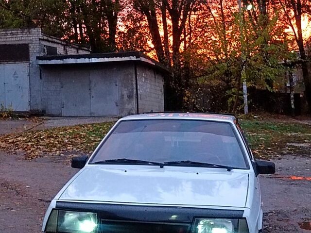 Белый ВАЗ 2108, объемом двигателя 1.3 л и пробегом 47 тыс. км за 1000 $, фото 2 на Automoto.ua