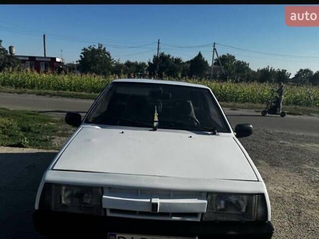 Белый ВАЗ 2108, объемом двигателя 1.3 л и пробегом 160 тыс. км за 1301 $, фото 2 на Automoto.ua