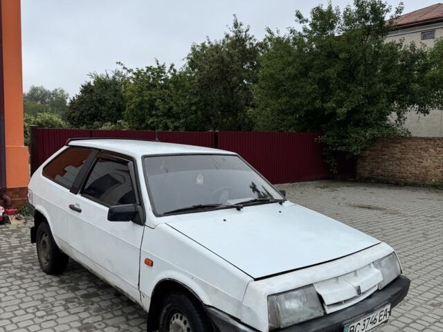 Белый ВАЗ 2108, объемом двигателя 1.3 л и пробегом 300 тыс. км за 500 $, фото 3 на Automoto.ua