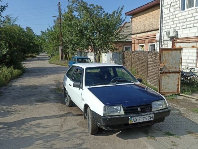Белый ВАЗ 2108, объемом двигателя 1 л и пробегом 316 тыс. км за 600 $, фото 1 на Automoto.ua