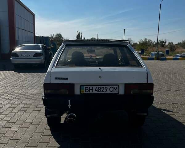 Белый ВАЗ 2108, объемом двигателя 1.3 л и пробегом 290 тыс. км за 1200 $, фото 2 на Automoto.ua