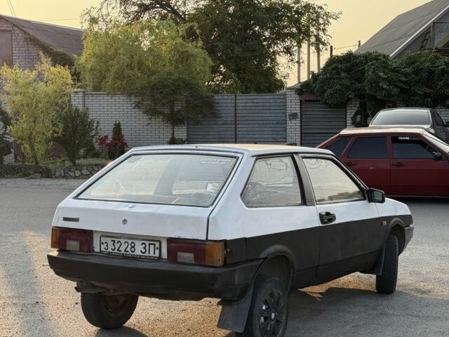 Белый ВАЗ 2108, объемом двигателя 1.3 л и пробегом 150 тыс. км за 424 $, фото 2 на Automoto.ua