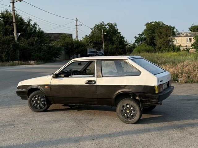 Белый ВАЗ 2108, объемом двигателя 1.3 л и пробегом 150 тыс. км за 424 $, фото 3 на Automoto.ua